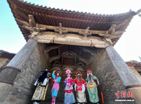 股票配资公司配资 何以中国？古戏台依然“有戏”——一方木石的年轮与温度