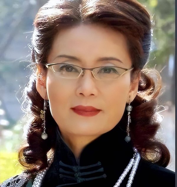 炒股配资开户网站 潘虹拒嫁导演内幕曝光！十年封杀、皈依佛门，她如何逆袭成大女主？