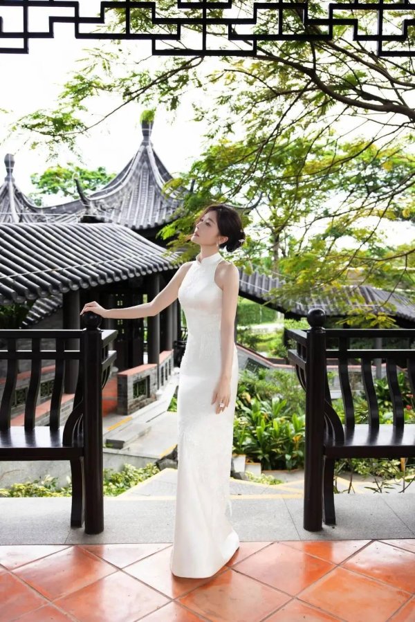 配资专业网上配资炒股 秦岚：从会计系乖乖女到东方韵味女神的蜕变